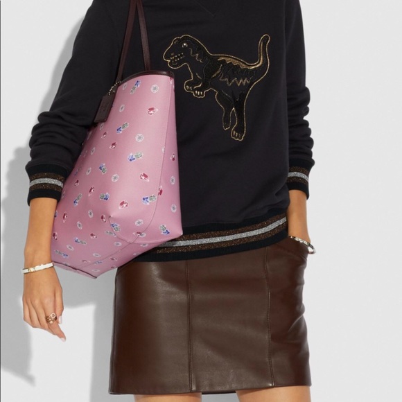 Disney X Coach Reversible City Tote Snow White - Picture 4 of 4